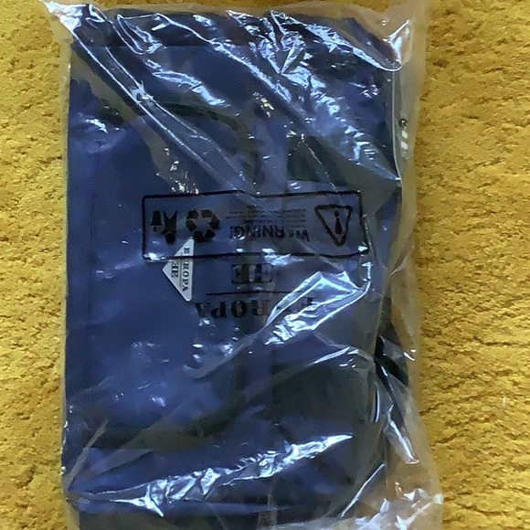 Europa 20” poly duffle bag & toiletry bag - Picture 6 of 6